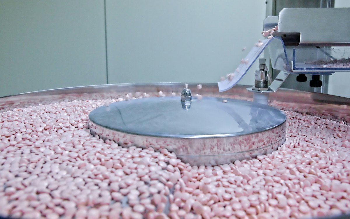 Tablets in a pharmaceutical coating pan